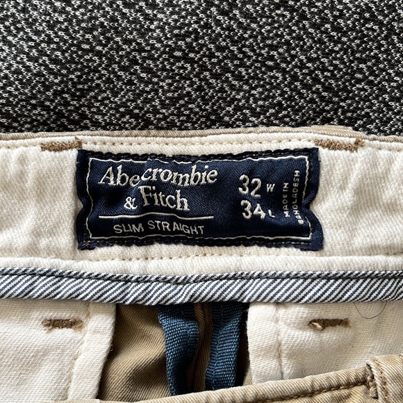 Men’s slightly distressed Abercrombie & Fitch beige chinos. 32 W, 34 L. - Picture 3 of 4